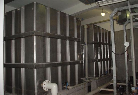 不銹鋼肋板水箱